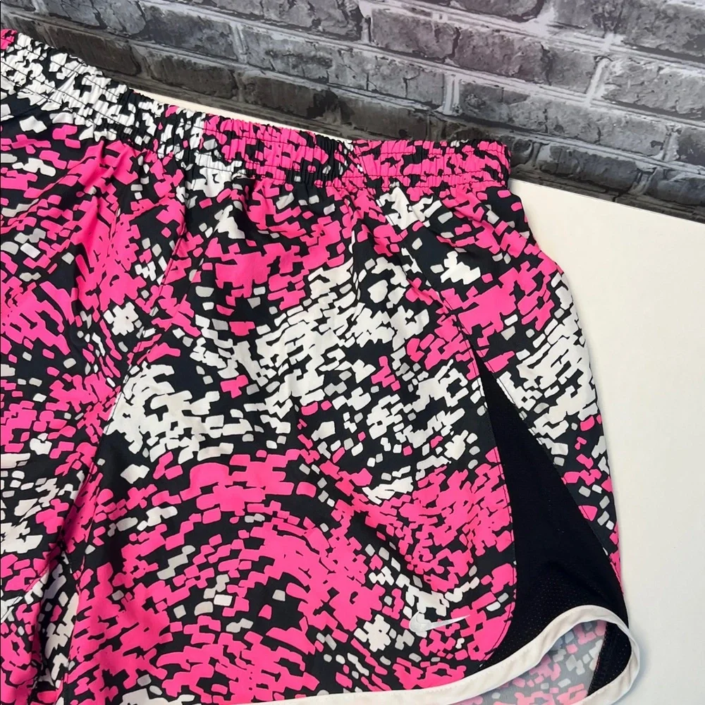 Girl's Nike athletic shorts‎